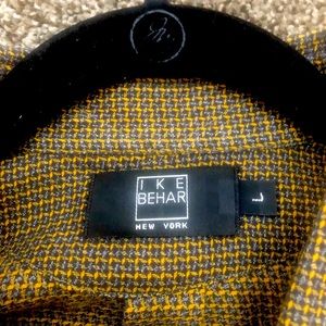IKE BEHAR nice button down. Good condition. Gray and Yellow